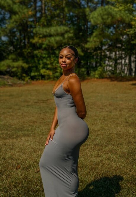 AlmondXMilk actriz erótica archivo