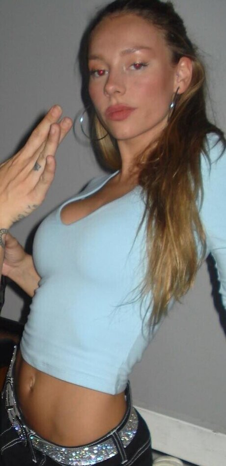 Ester Exp sito modelo hd archivo