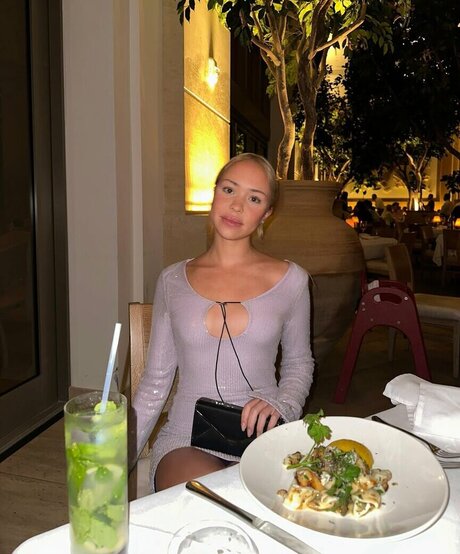 Agnessa Kosogon modelo desnudo archivo