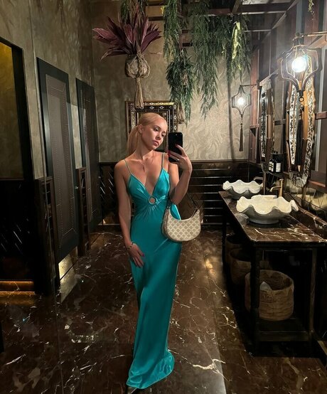 Agnessa Kosogon actriz atractiva imágenes