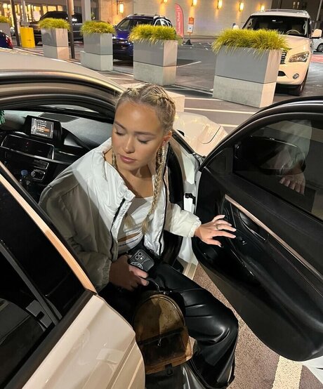 Agnessa Kosogon modelo agradable galerías