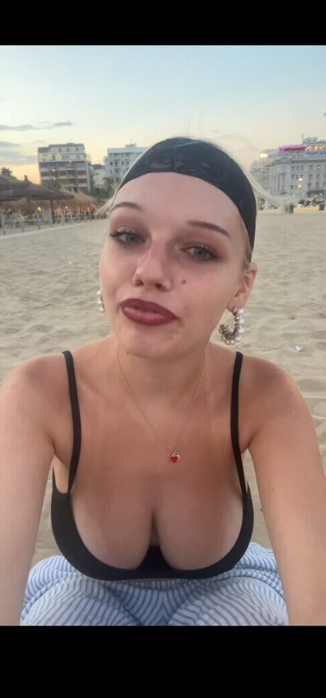 Leni Bahr modelo adulto archivo