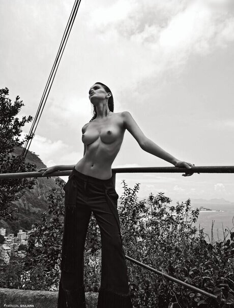 Kamila Hansen modelo erótico fotos