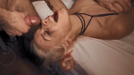 Mia Julia Br ckner desnudos de estrellas galerías