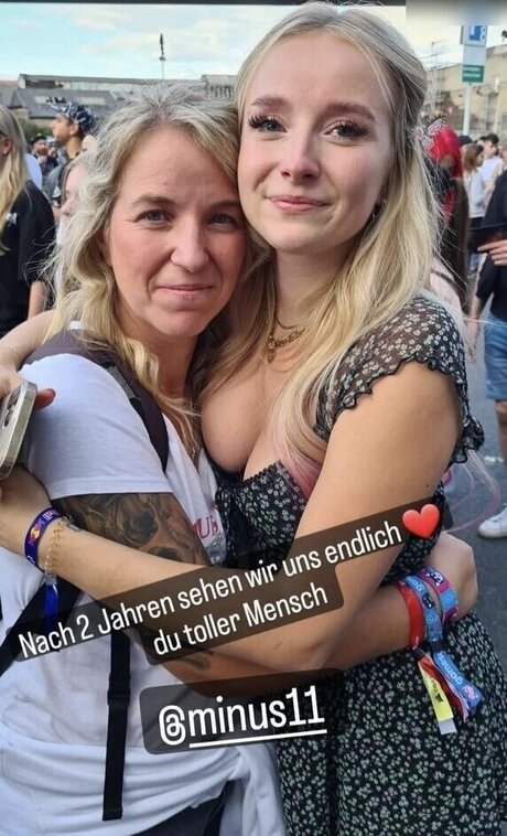 MinusElf modelo desnudo fotos