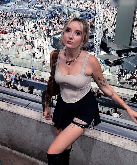 MinusElf arte modelo foto