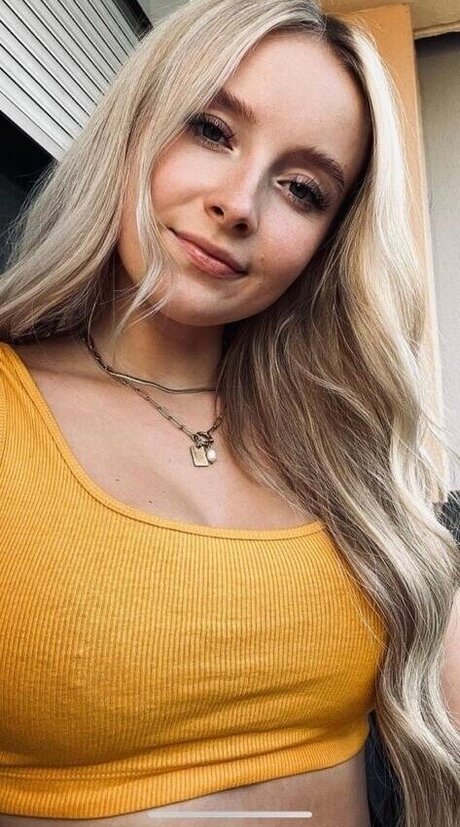 MinusElf modelo sexual foto