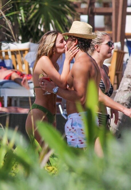 Delilah Hamlin modelo bonita foto