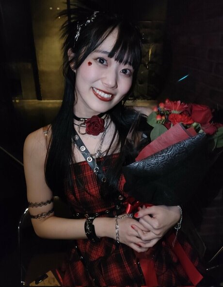 Mariri Sugimoto estrella erótica galería