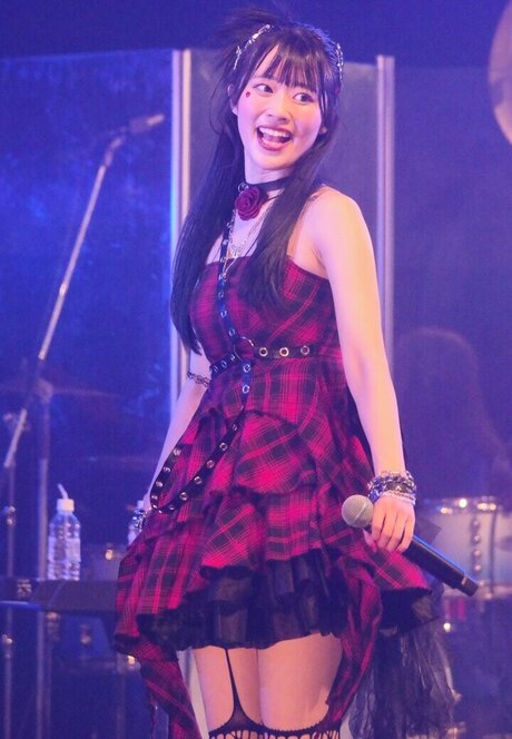 Mariri Sugimoto modelo desnudos galería