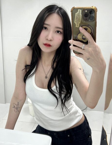 Mena Noona buena estrella porno archivo