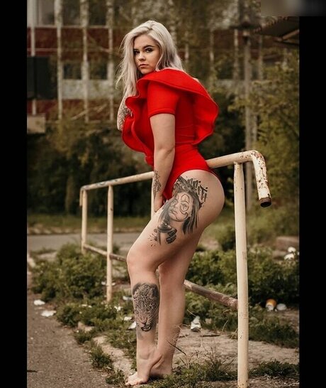 abuela milf onlyfans bastante desnuda imagen