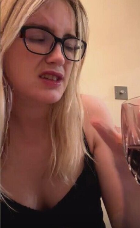 Emily xx actriz porno galería