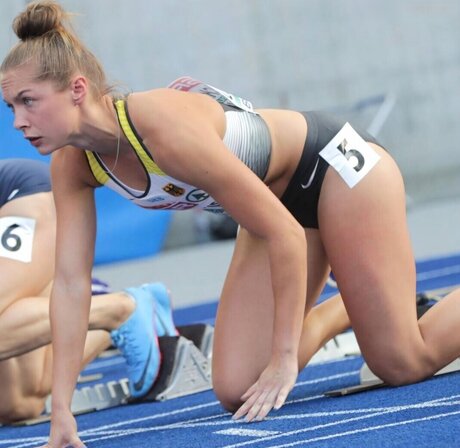 Gina L ckenkemper actriz caliente imagen