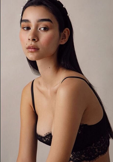 Monica Puddy modelo desnuda galería