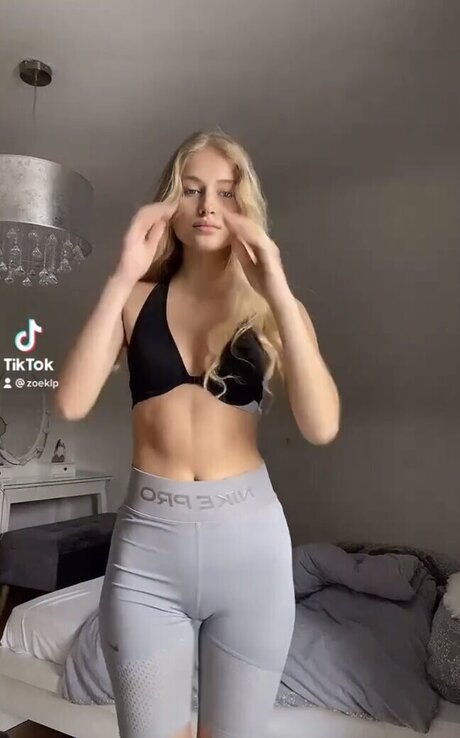 Zoe Kaeppele estrella hermosa galería