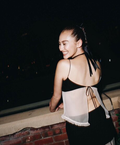 Lola Tung estrella porno de alta calidad imagen