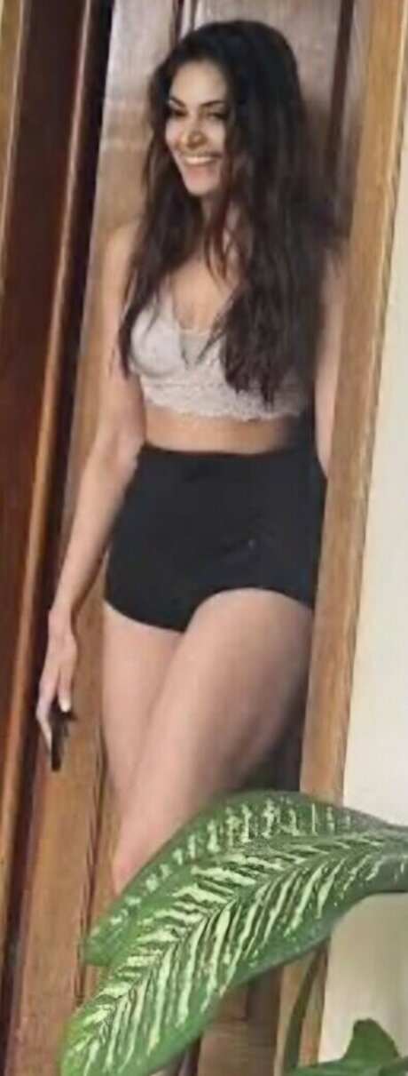 Yesha Sagar modelo sexy foto