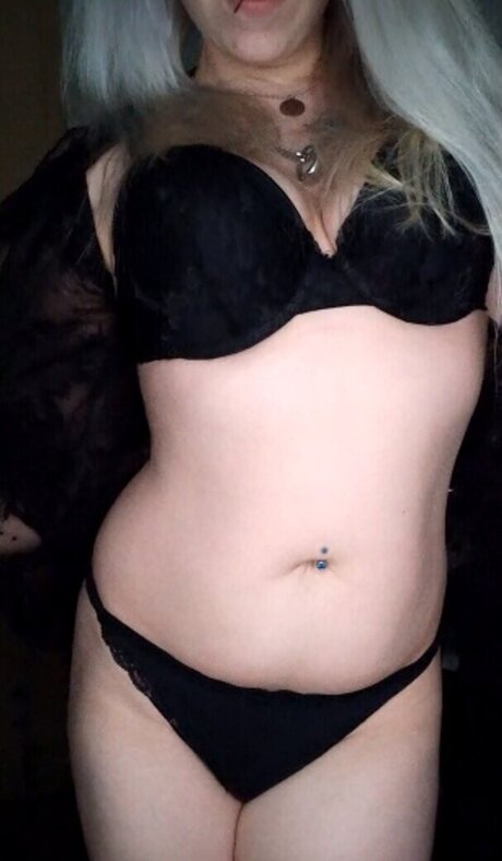 Eiskaltes Miststueck modelo xxx galerías