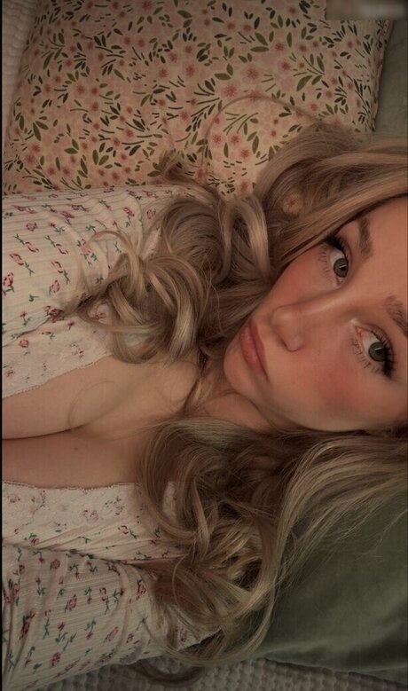 Bellaraee estrella caliente fotos