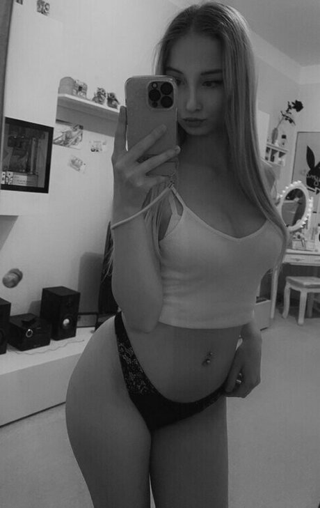 Nicki Anna estrella porno atractiva galerías