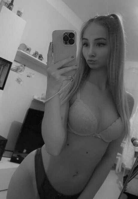 Nicki Anna estrella libre galería