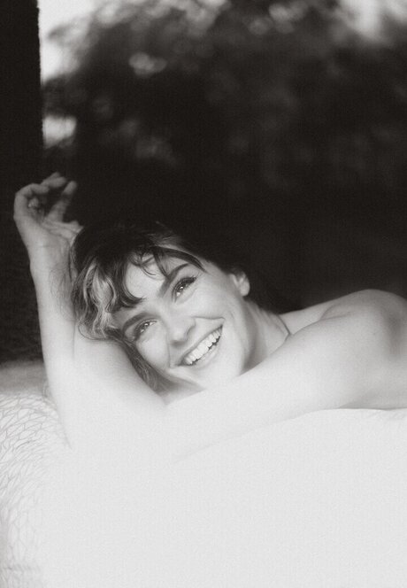 Emeline Faure estrella atractiva imagen