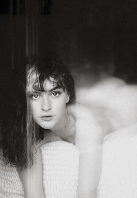 Emeline Faure modelo atractivo foto