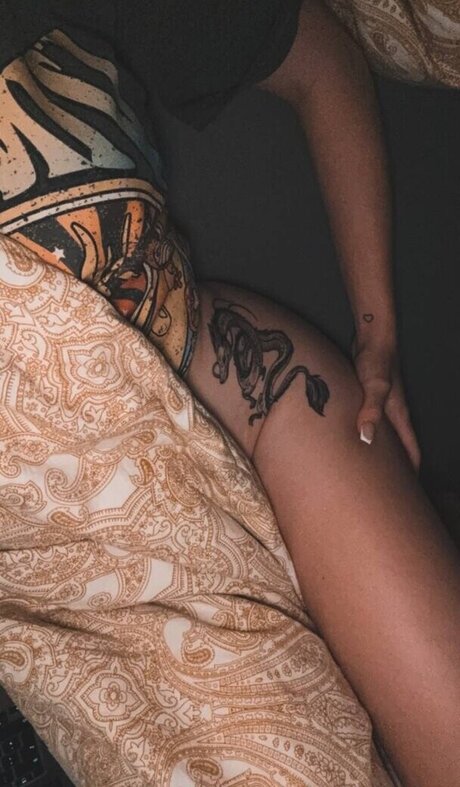 Feliz R Nicole estrella porno de arte imágenes