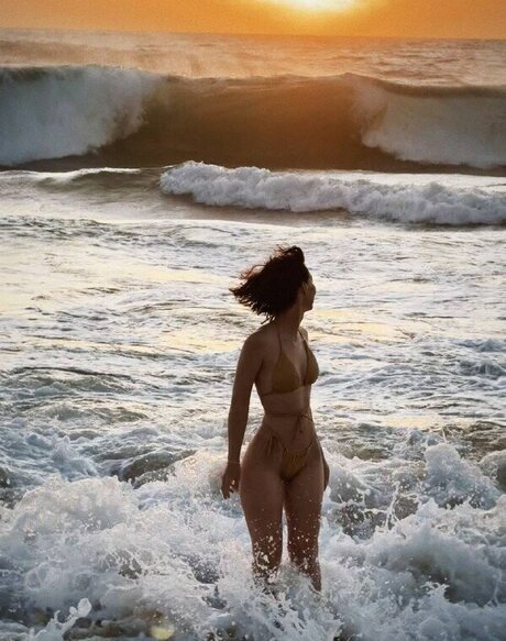 Lizzie Whistle actriz de alta definición imagen