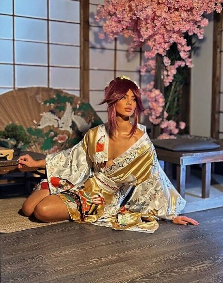 Lizzie Whistle modelo superior galerías