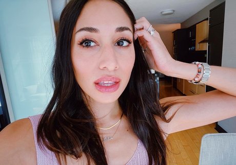 Meaghan Rath modelo porno foto