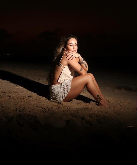 Amy Reis modelo desnudo galerías