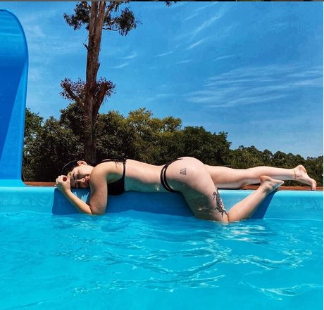 lauratavora modelo agradable foto