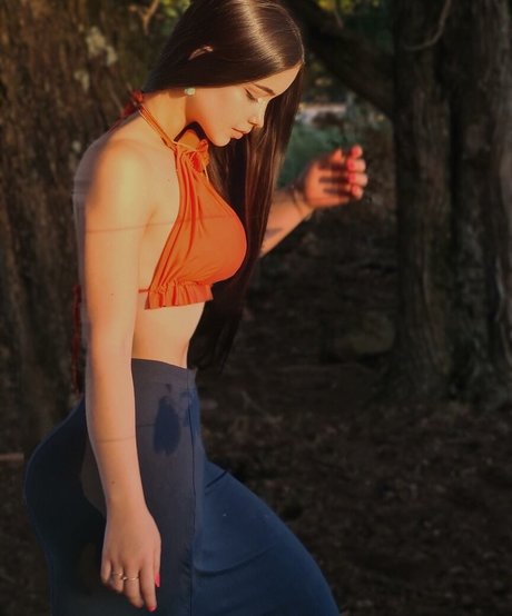 lauratavora estrella desnuda foto