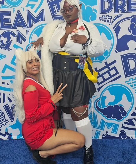 Thighlyinfluential estrella porno atractiva fotos