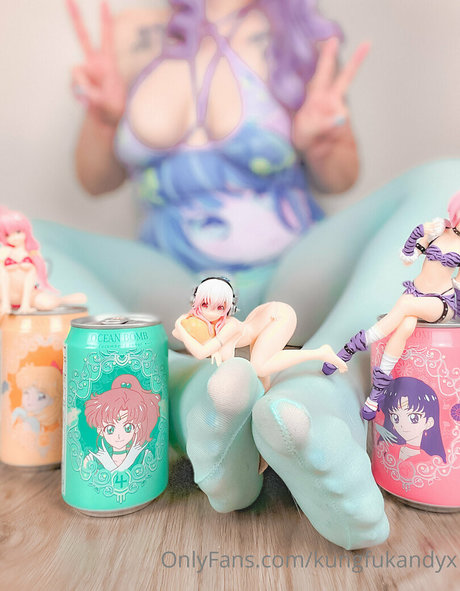 ébano fumando onlyfans bien caliente imágenes