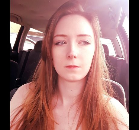 Juniper Actias modelo adulto foto