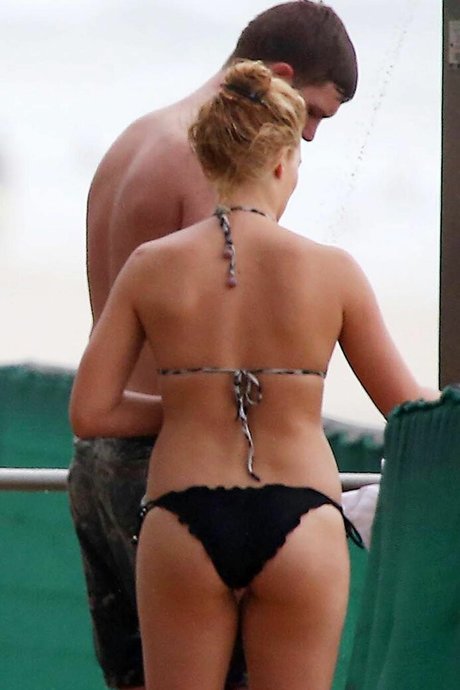 Margot Robbie modelo desnuda archivo