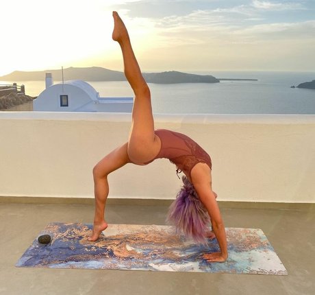 Mystiquede modelo agradable foto