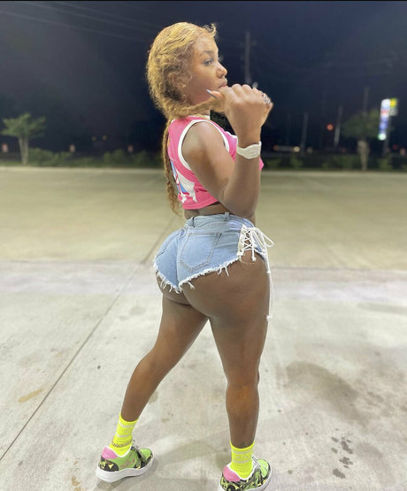 daleeshaa estrella desnuda imágenes