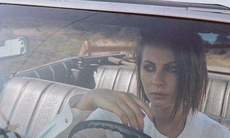 Willa Holland modelo sexual galería