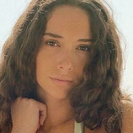 Kira Petilli modelo de alta calidad foto