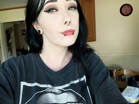 Lillith Black modelo desnudo galería