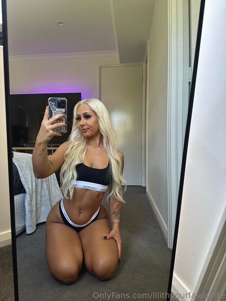 LILITH BIRTHDAY COMING UP_ estrella xxx galería