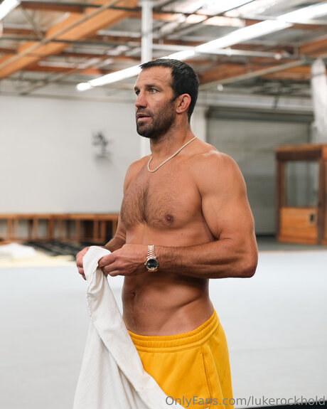 Luke Rockhold buena actriz imagen