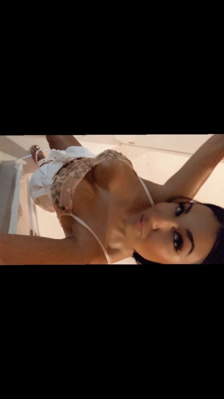 ARIELA estrella porno agradable foto