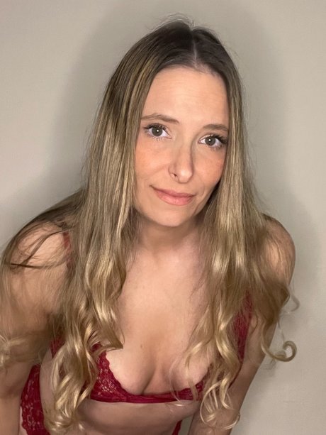 Mila Embers hermosa actriz recopilación