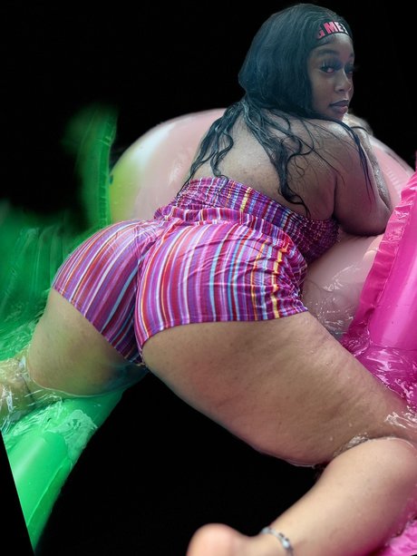 PeachyNaee estrella pornografica foto