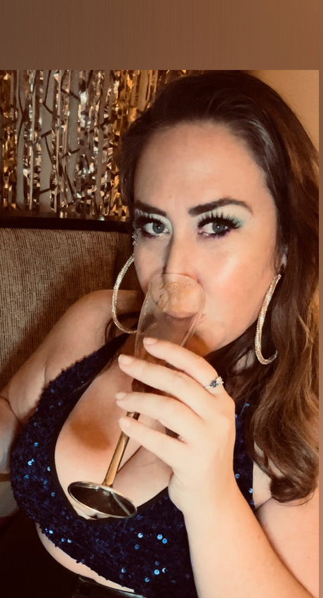 MyKimbrulay estrella adulta foto